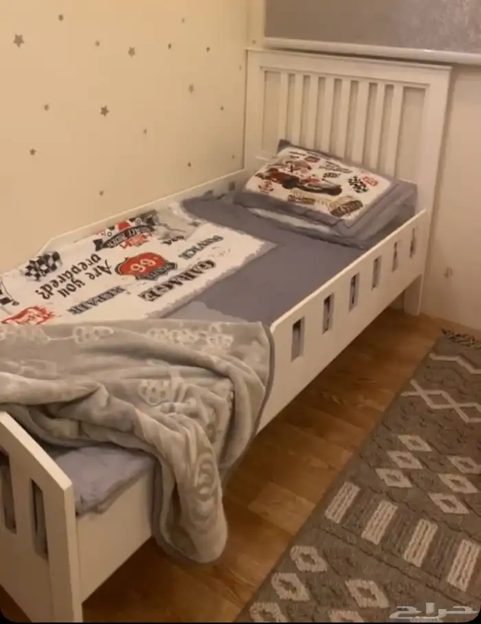 سرير وخزانه 0