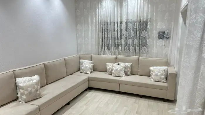 كنب شبه جديد وخشب قوي 3 في 4 0