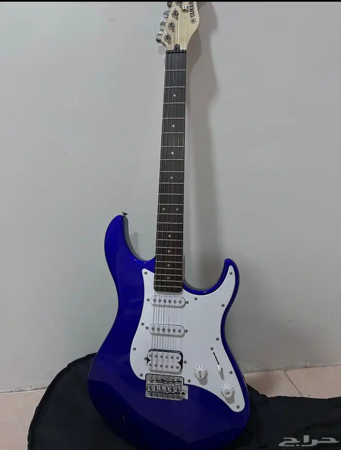 Yamaha EG-112GP Electric Guitar Starter Pack Metallic Blue 5