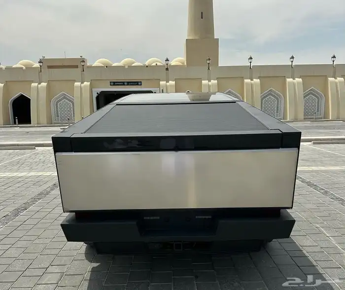 تسلا سايبر تراك للايجار 3