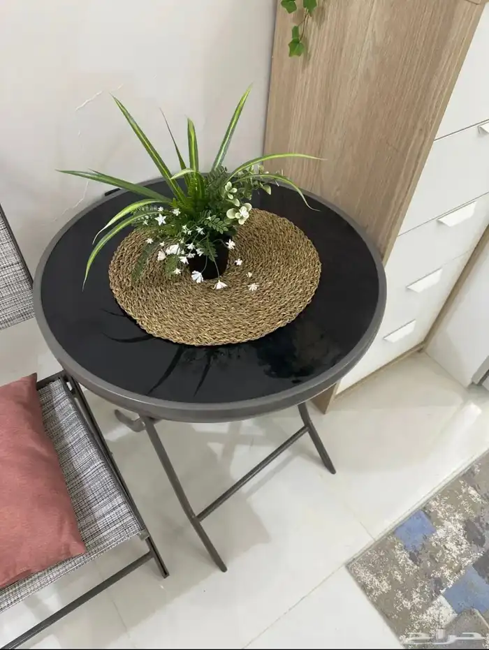 طاوله معا كرسي اخو الجديد مافيها شي على الشوط 2