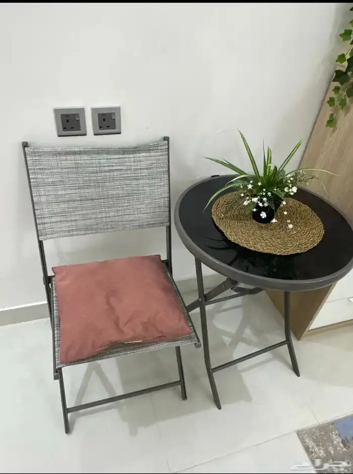 طاوله معا كرسي اخو الجديد مافيها شي على الشوط 0