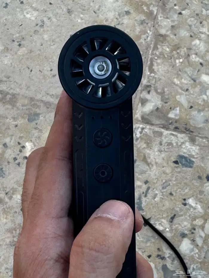 منفاخ هواء اسود مع الشاحن 2