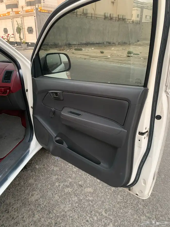 هايلوكس 2015 عبداللطيف جميل مالك واحد من الوكاله تم البيع 13