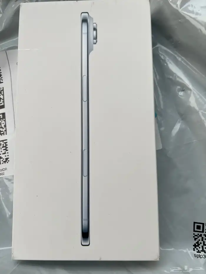 ايفون air سماوي . وآيفون برو برتقالي iPhone 17 0