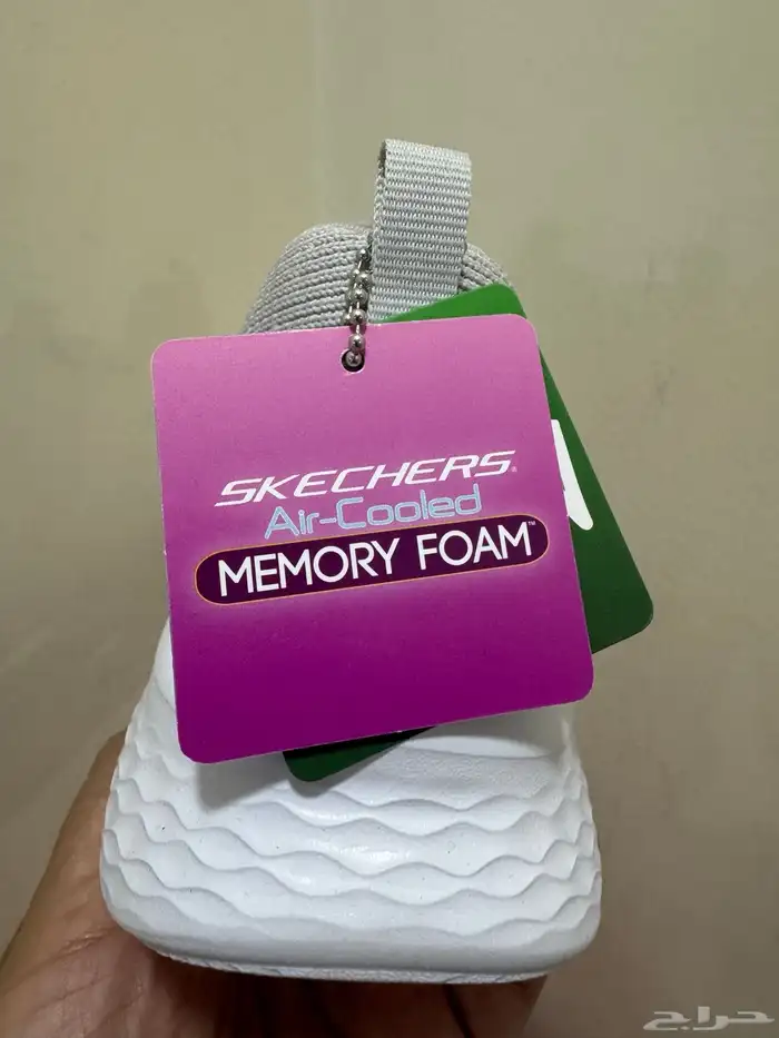 women Skechers size 37 1