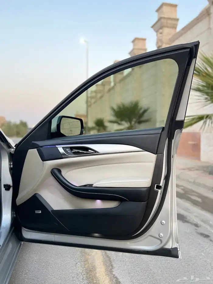 كاديلاك CTS قمة النظافة 2019 بحالة الوكالة 38