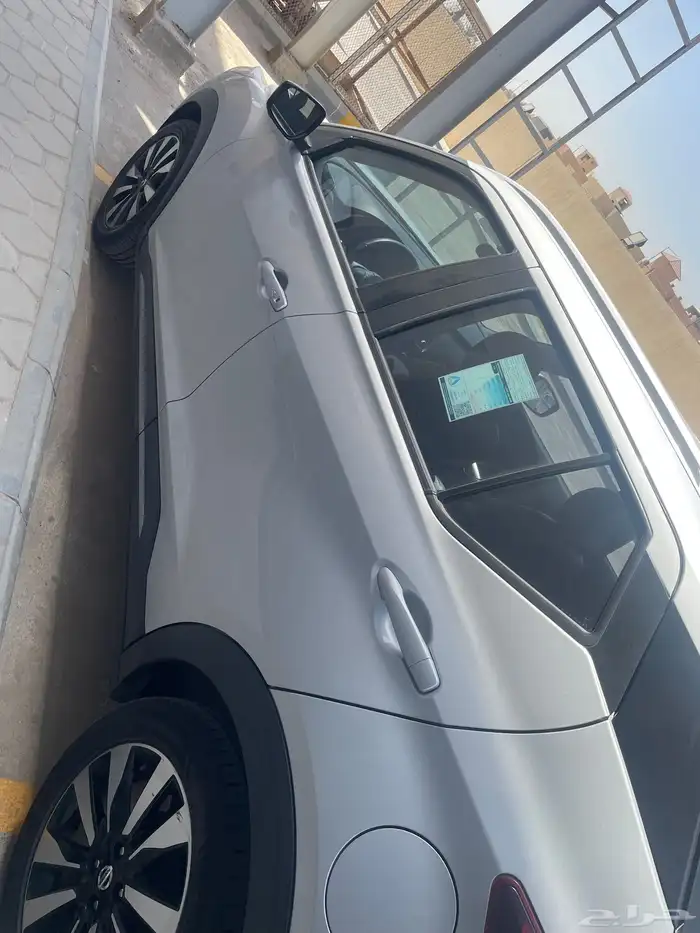 نيسان 4
