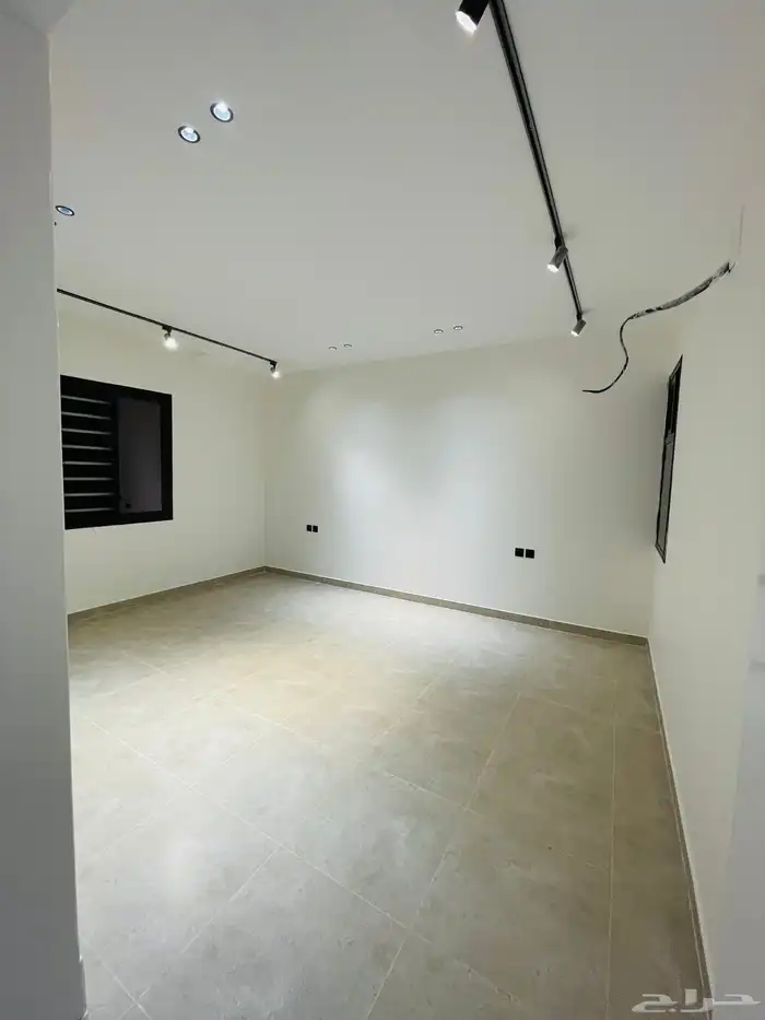 للبيع الآن شقق تمليك علوي مع سطح السعر 500 الف حي الضيافة 26