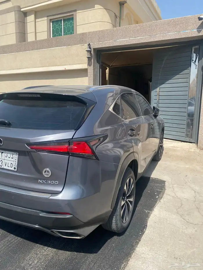 لكزز NX300 4