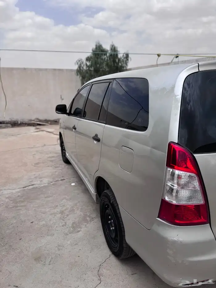 انوفا 2012 نضيفه للبيع 10