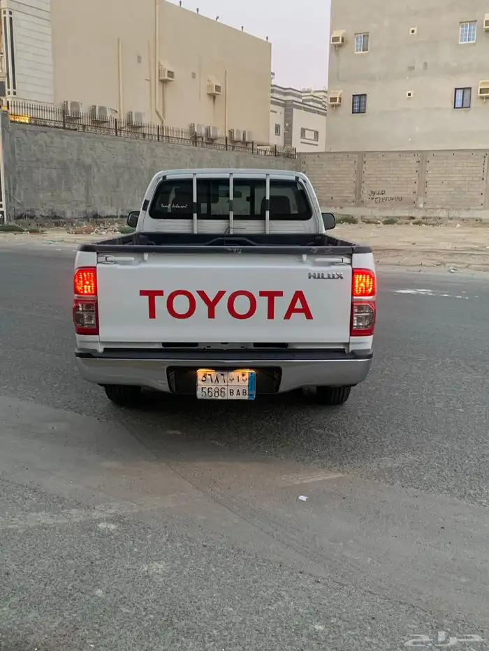 هايلوكس 2015 عبداللطيف جميل مالك واحد من الوكاله تم البيع 6