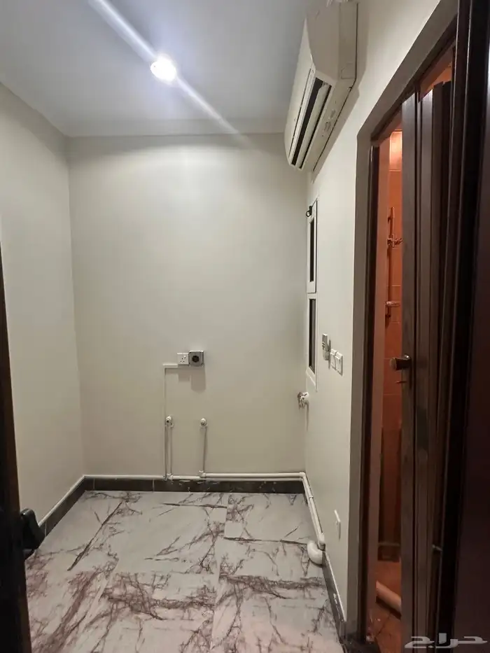 شقة للايجار في حي هجر 8