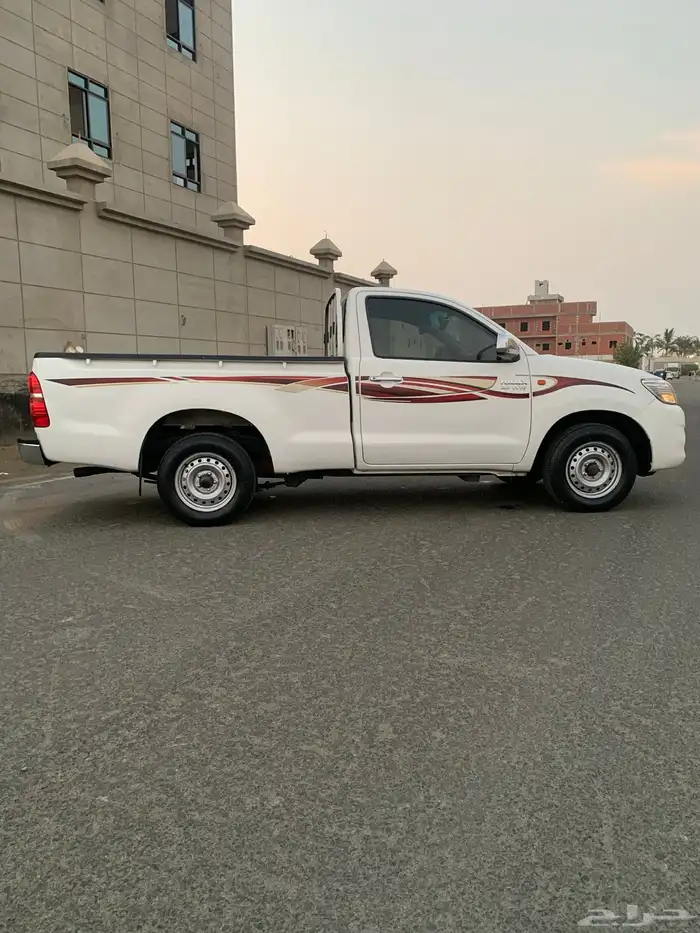 هايلوكس 2015 عبداللطيف جميل مالك واحد من الوكاله تم البيع 4