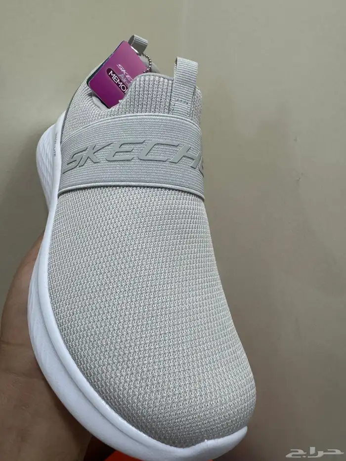 women Skechers size 37 0