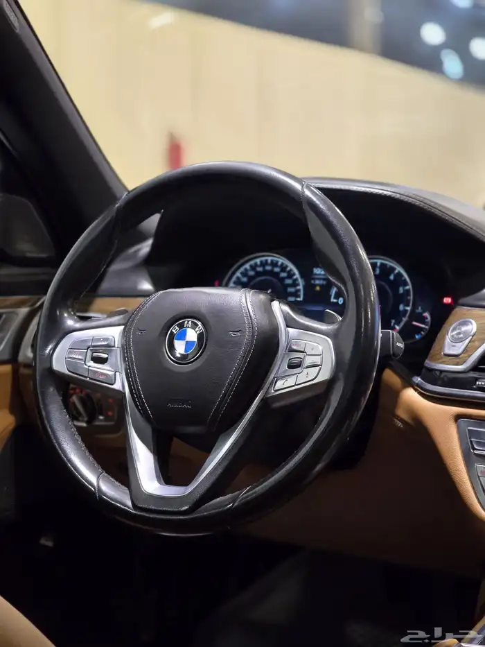 بي ام دبليو 740Li موديل 2016 بحالة ممتازة 12