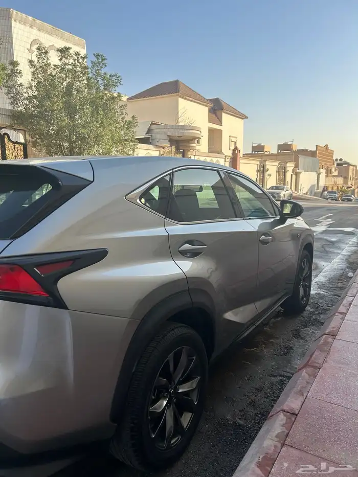 للبيع لكزس NX-F300 مالك اول 4