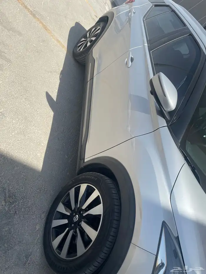 نيسان 2