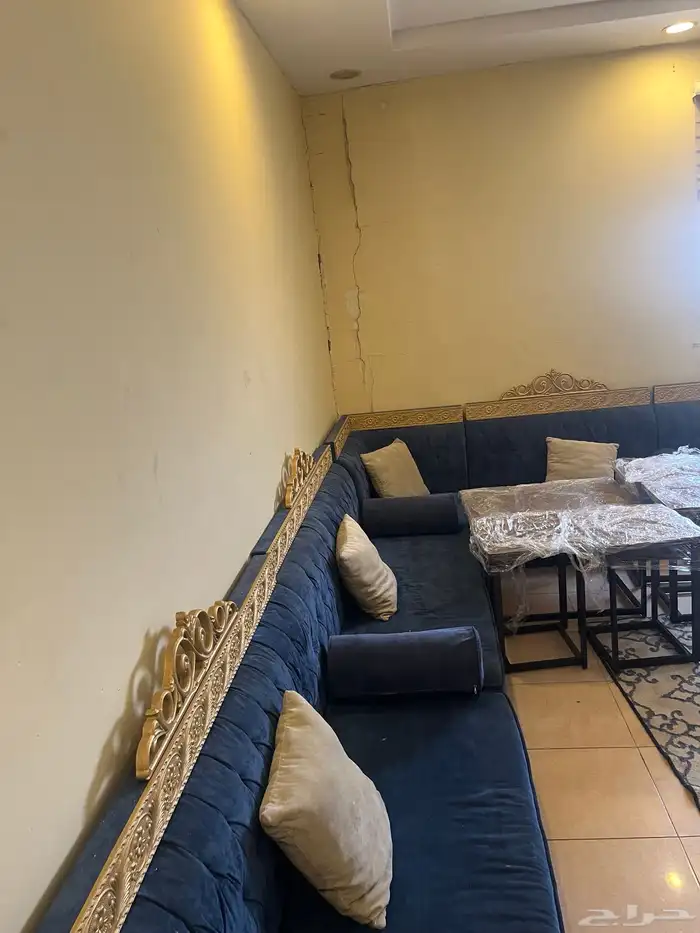 كنب او جلسه ارضيه للبيع مع الفرشه 3