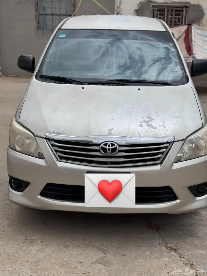 انوفا 2012 نضيفه للبيع 1