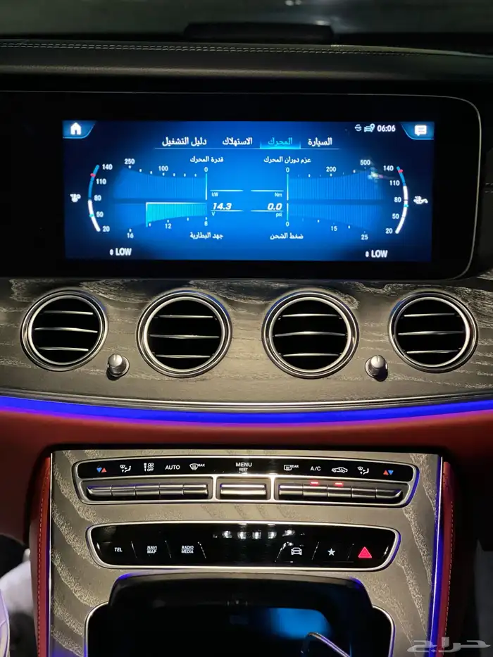 مرسيدس E فئة 350 2022 اسود اللون داخل احمر 12
