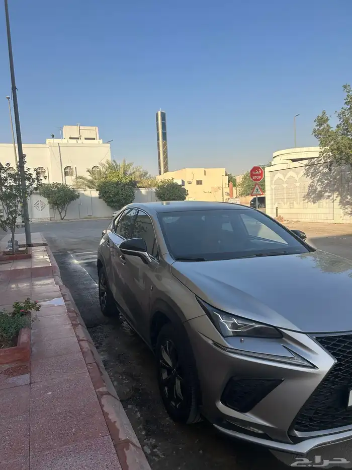للبيع لكزس NX-F300 مالك اول 2