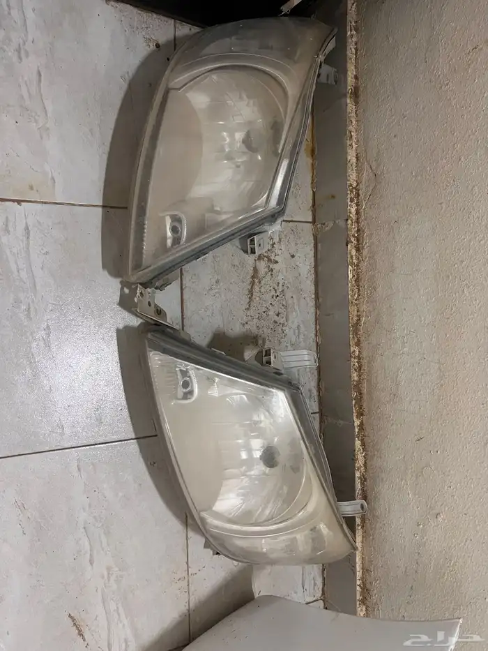 للبيع شمعات هايلوكس امامي 2011 0