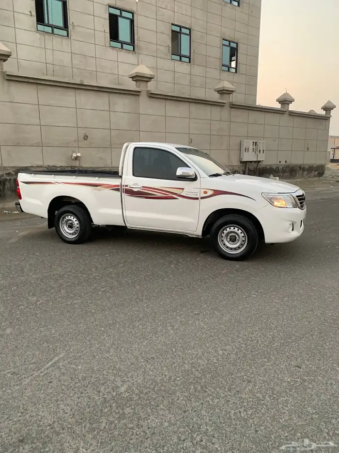 هايلوكس 2015 عبداللطيف جميل مالك واحد من الوكاله تم البيع 3