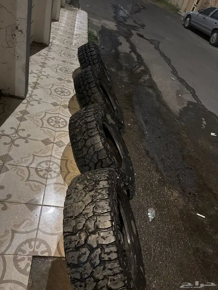 كفرات حجري 285 70 17 نظيفه له شهر جيب لاندكروزر 2