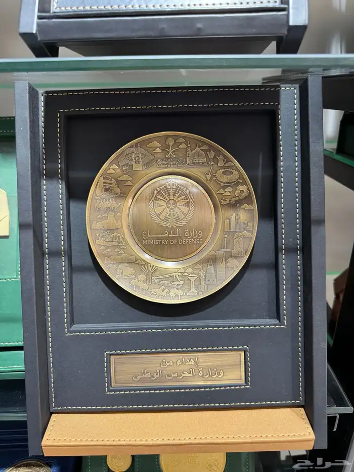 تصميم وتصنيع كويز ودروع معدنية 7