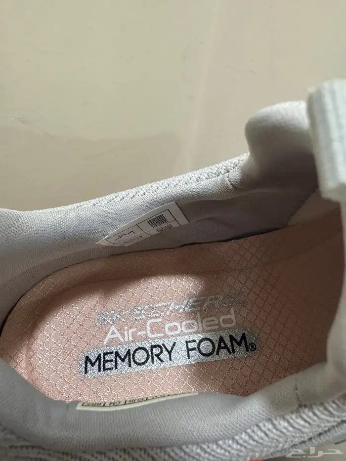 women Skechers size 37 2