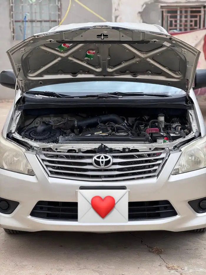 انوفا 2012 نضيفه للبيع 2