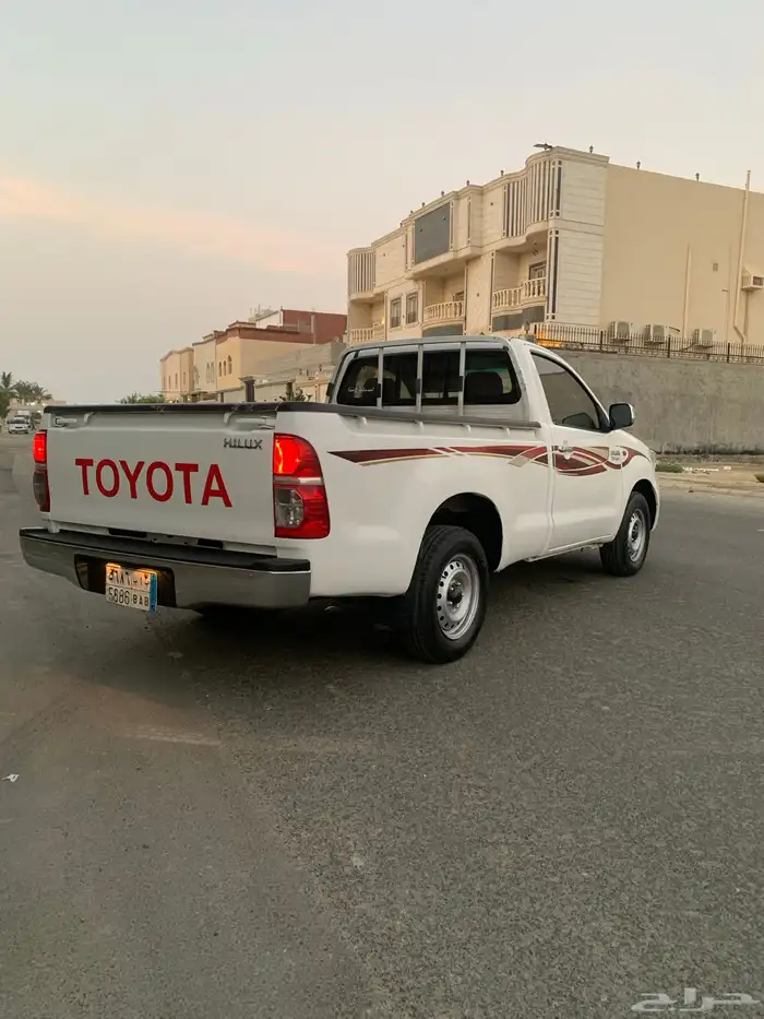 هايلوكس 2015 عبداللطيف جميل مالك واحد من الوكاله تم البيع 5