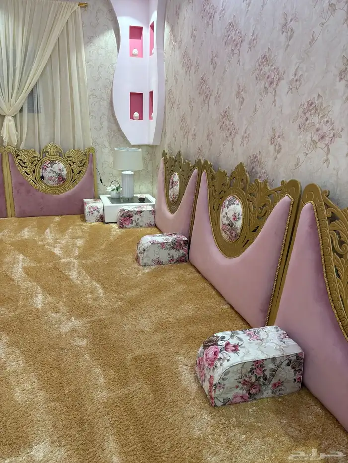مساند للبيع جديده وفرشه جديده ولباد كامل مقاس 4 في 5 0