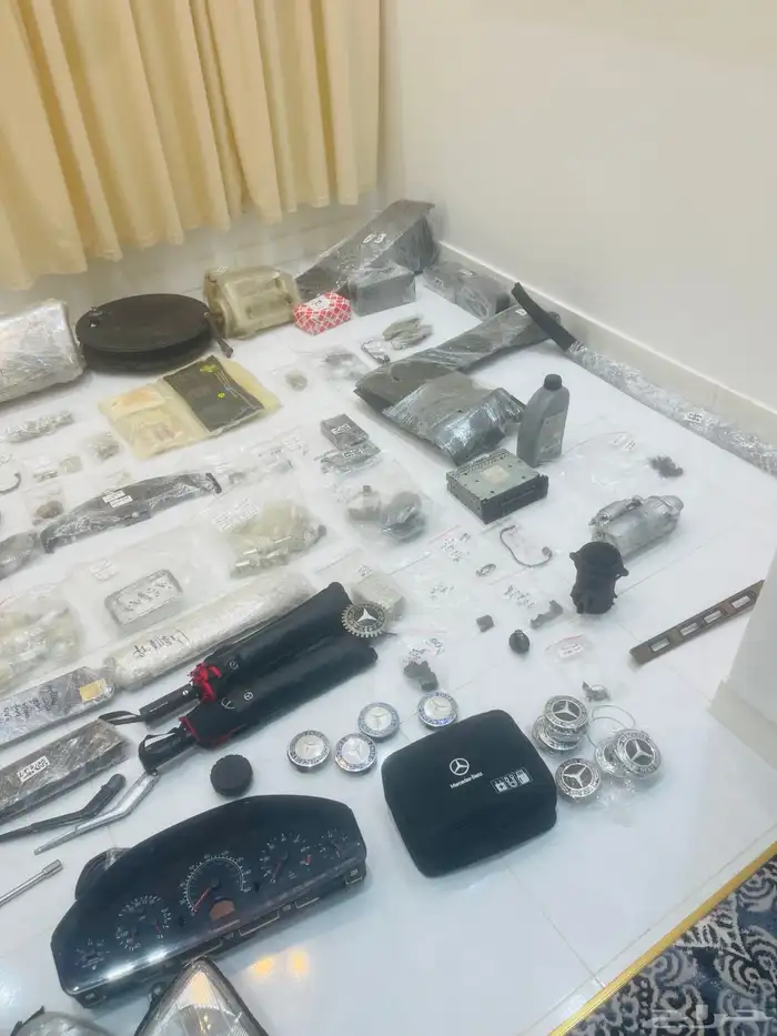 قطع مرسيدس شبح نظيف وعلى الشرط 13