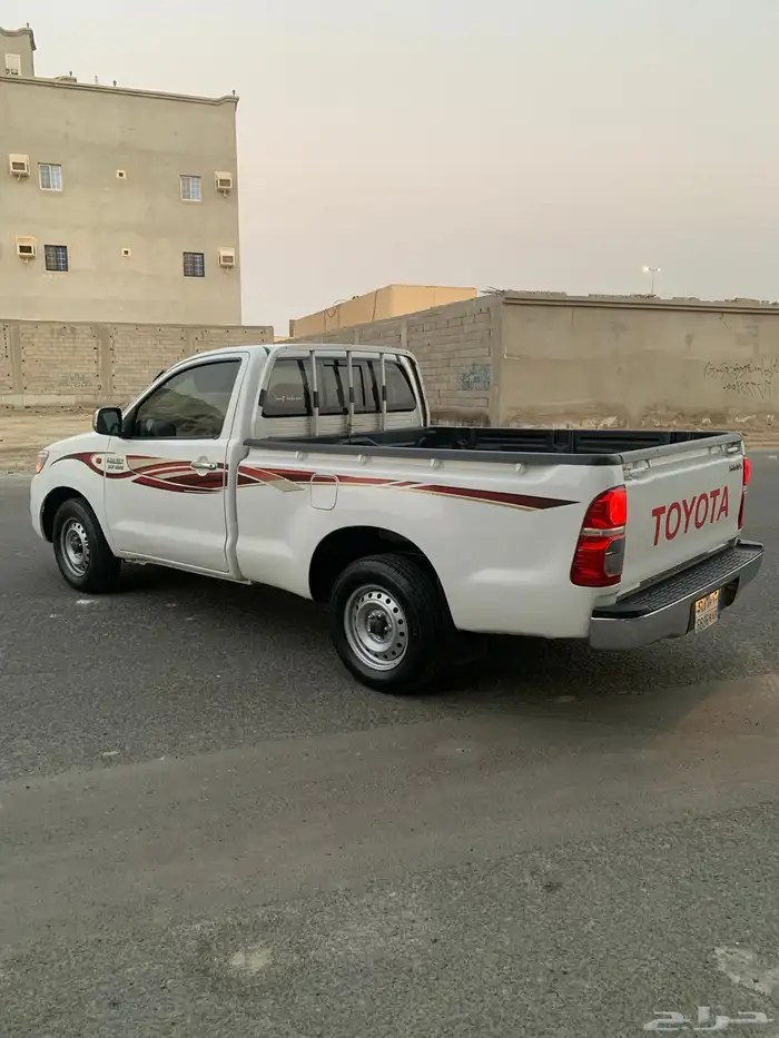 هايلوكس 2015 عبداللطيف جميل مالك واحد من الوكاله تم البيع 8