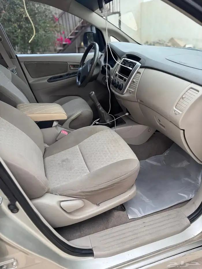 انوفا 2012 نضيفه للبيع 26