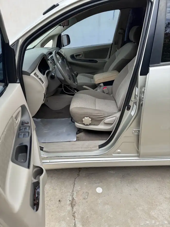 انوفا 2012 نضيفه للبيع 20