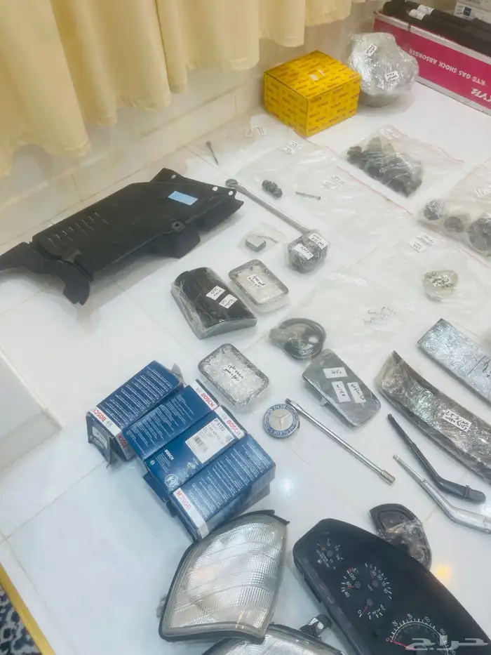 قطع مرسيدس شبح نظيف وعلى الشرط 1