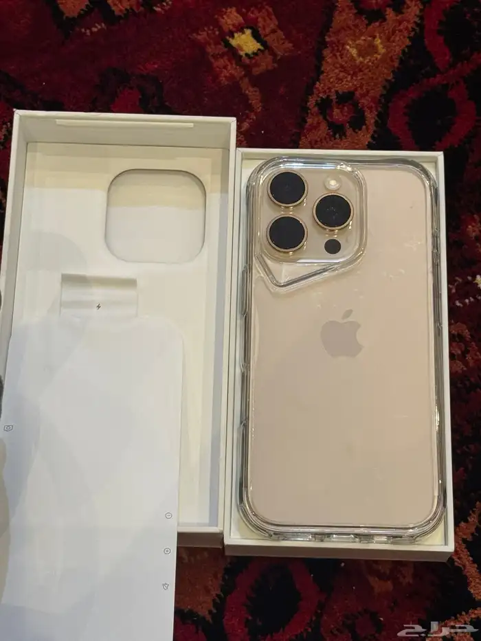 ايفون جديد غير مستخدم جديد معاه شاحن بس مفتوح الكرتون 3