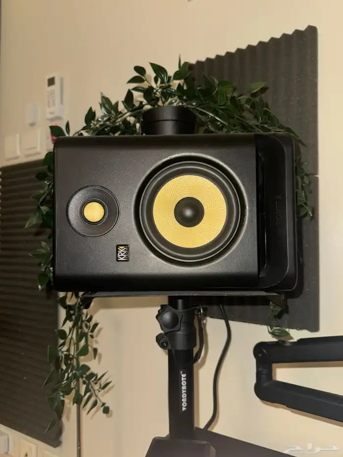 سماعات ستوديو KRK 5 مع ستاند و اسلاك xlr 2