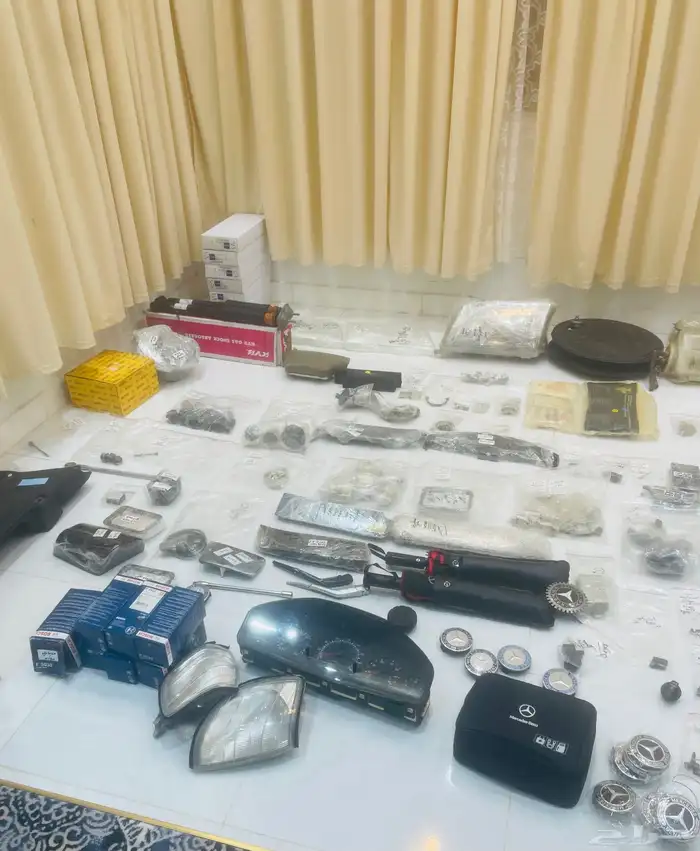 قطع مرسيدس شبح نظيف وعلى الشرط 12