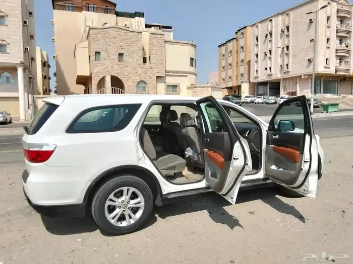 دوج دورانجو 2012. نظيف 1