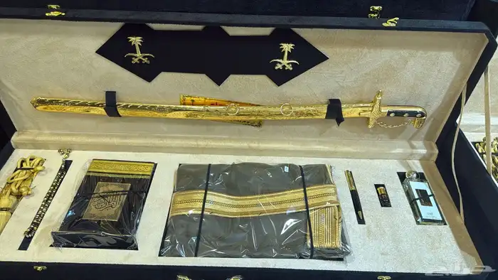 علب الهدايا والسيوف جاهزة وعلى طلبكم في الخامات 5