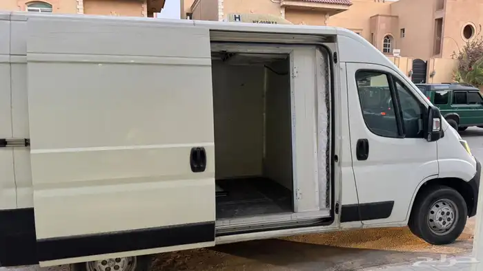 بيجو بوكس 3.5 طن مع تبريد 10