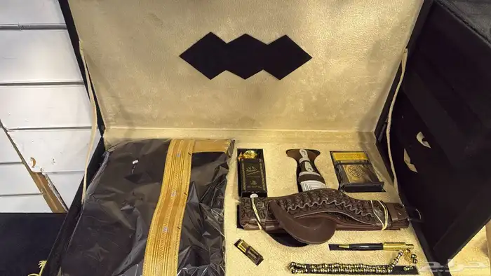 علب الهدايا والسيوف جاهزة وعلى طلبكم في الخامات 2