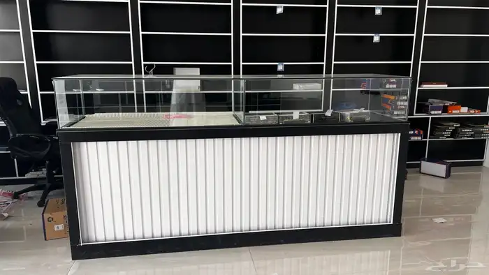 للبيع اثاث محل مستلزمات رجالية 7