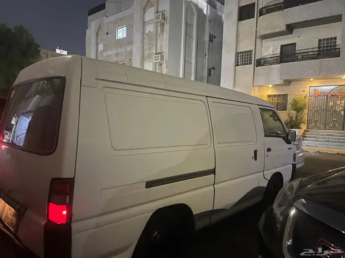 ميتسوبيشي باص بضاعه L300 2