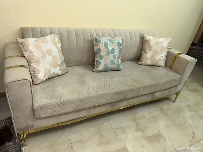 كنبة جديدة من المعرض تكفى اربع افراد 0