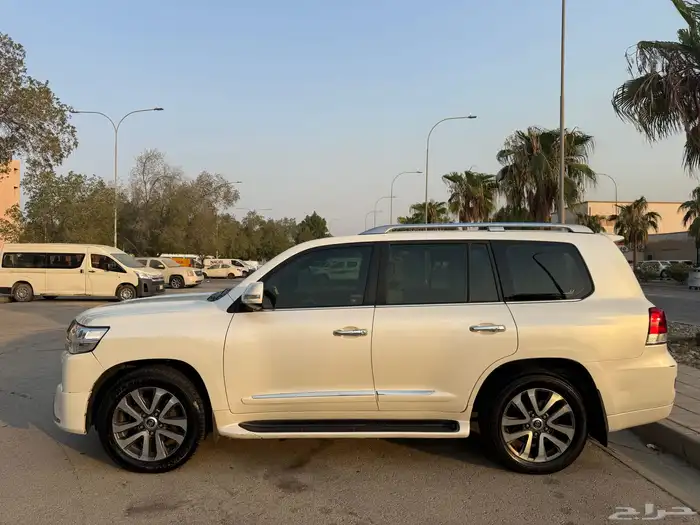 لاند كروزر في اكس ار 2016 وارد عبداللطيف جميل VXR2 3